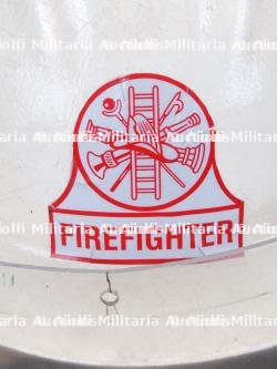etats-Unis, lot de quatre casques de sapeurs-pompiers des annees 1960 a 1980. United States, set of four firefighter helmets from the 1960s to the 1980s. — photo 9