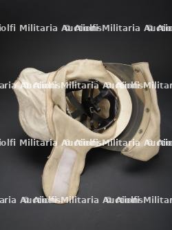 etats-Unis, lot de quatre casques de sapeurs-pompiers des annees 1960 a 1980. United States, set of four firefighter helmets from the 1960s to the 1980s. — photo 10