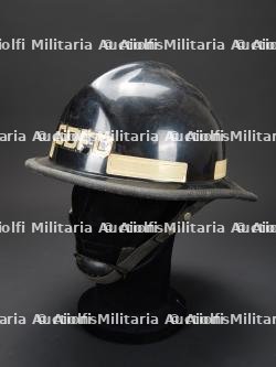 etats-Unis, lot de quatre casques de sapeurs-pompiers des annees 1960 a 1980. United States, set of four firefighter helmets from the 1960s to the 1980s. — miniature 14