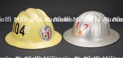 etats-Unis, lot de cinq casques de pompiers et de secouristes. United States, set of five firefighter and rescue helmets. — miniature 19