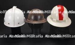 etats-Unis, lot de quatre casques de sapeurs-pompiers des annees 1960 a 1980, accompagne d'un casque francais. United States, set of four firefighter helmets from the 1960s to the 1980s, together with a French helmet. — miniature 8