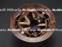etats-Unis, lot de quatre casques de sapeurs-pompiers des annees 1960 a 1980, accompagne d'un casque francais. United States, set of four firefighter helmets from the 1960s to the 1980s, together with a French helmet. — photo 15