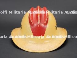 etats-Unis, casque de pompier WFD en fibre de verre. United States, WFD fibreglass firefighter helmet. — photo 4