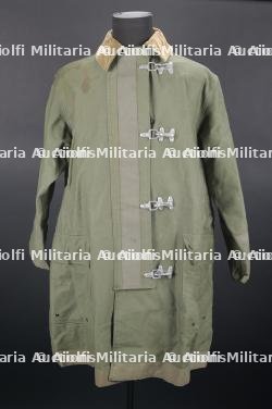 etats-Unis, veste de sapeur-pompier militaire de la periode de la guerre du Vietnam. United States, military firefighter's jacket from the Vietnam War period. — photo 1