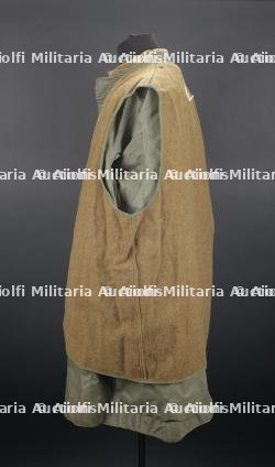 etats-Unis, veste de sapeur-pompier militaire de la periode de la guerre du Vietnam. United States, military firefighter's jacket from the Vietnam War period. — photo 12