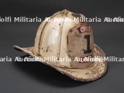 etats-Unis, casque de chef de sapeurs-pompiers americains. United States, American fire chief's helmet. — photo 2
