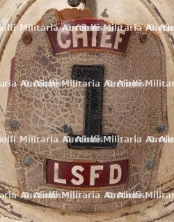 etats-Unis, casque de chef de sapeurs-pompiers americains. United States, American fire chief's helmet. — photo 4