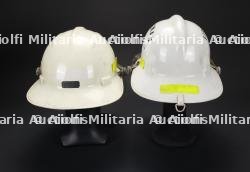 etats-Unis, lot de six casques de sapeurs-pompiers et de secouristes. United States, set of six firefighter and rescue helmets. — miniature 7
