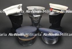 etats-Unis, lot de cinq casquettes a visiere de pompiers. United States, set of five firefighter peaked caps. — photo 1