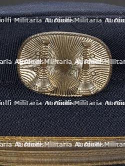 etats-Unis, lot de cinq casquettes a visiere de pompiers. United States, set of five firefighter peaked caps. — photo 17