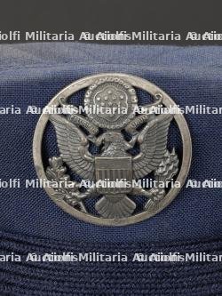 etats-Unis, lot de cinq casquettes a visiere de pompiers. United States, set of five firefighter peaked caps. — photo 18