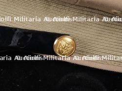 etats-Unis, lot de deux casquettes a visiere et insignes d'officiers de pompiers de Floride. United States, set of two Florida fire officer peaked caps and insignia. — photo 7