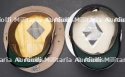 etats-Unis, lot de deux casquettes a visiere et insignes d'officiers de pompiers de Floride. United States, set of two Florida fire officer peaked caps and insignia. — miniature 9