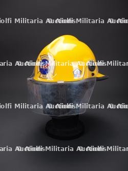 etats-Unis, casque de sapeur-pompier du site de la NASA a Moffett Field. United States, NASA Moffett Field firefighter helmet. — photo 16