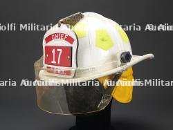 etats-Unis, casque de chef du New York Fire Department, vers 2000. United States, New York Fire Department chief's helmet, circa 2000.