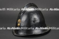 Europe, lot de trois casques de pompiers. Europe, set of three firefighter helmets. — miniature 13