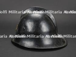 Europe, lot de trois casques de pompiers. Europe, set of three firefighter helmets. — photo 17