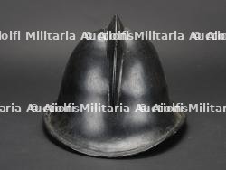 Europe, lot de trois casques de pompiers. Europe, set of three firefighter helmets. — photo 18