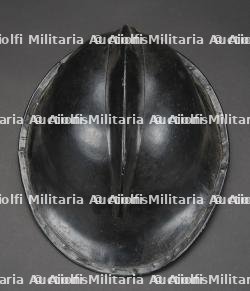 Europe, lot de trois casques de pompiers. Europe, set of three firefighter helmets. — miniature 19