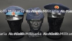 Europe centrale, lot de cinq coiffures de sapeurs-pompiers. Central Europe, set of five firefighter headpieces. — photo 2