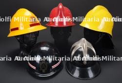 Europe centrale, lot de cinq casques de sapeurs-pompiers. Central Europe, set of five firefighter helmets.