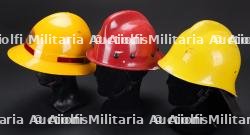 Europe centrale, lot de cinq casques de sapeurs-pompiers. Central Europe, set of five firefighter helmets. — photo 4