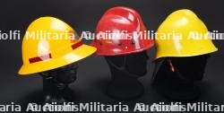 Europe centrale, lot de cinq casques de sapeurs-pompiers. Central Europe, set of five firefighter helmets. — photo 5