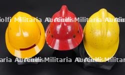Europe centrale, lot de cinq casques de sapeurs-pompiers. Central Europe, set of five firefighter helmets. — miniature 7