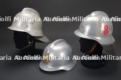 Finlande, lot de trois casques de sapeurs-pompiers. Finland, set of three firefighter helmets. — photo 2