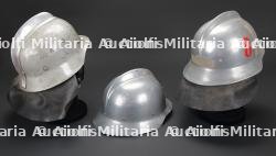 Finlande, lot de trois casques de sapeurs-pompiers. Finland, set of three firefighter helmets. — photo 3