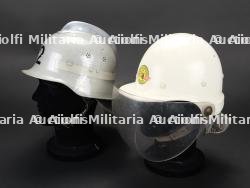 Suede et Finlande, lot de deux casques de sapeurs-pompiers. Sweden and Finland, set of two firefighter helmets. — miniature 2