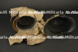 Reconstitutions d'un casque a camail et d'une casquette de feu. Reproductions of a mail-neck-guard helmet and a fire cap. — miniature 2