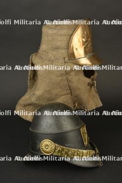 Reconstitutions d'un casque a camail et d'une casquette de feu. Reproductions of a mail-neck-guard helmet and a fire cap. — miniature 6