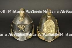 France, casquette de feu et casque de pompier en tole. France, fire cap and sheet-metal firefighter helmet. — photo 1
