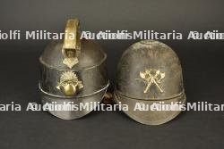 France, lot de deux coiffures de pompiers dites « casquettes de feu ». France, set of two firefighter headpieces known as fire caps. — miniature 2