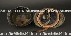 France, lot de deux coiffures de pompiers dites « casquettes de feu ». France, set of two firefighter headpieces known as fire caps. — miniature 3