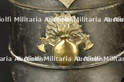 France, lot de deux coiffures de pompiers dites « casquettes de feu ». France, set of two firefighter headpieces known as fire caps. — photo 7