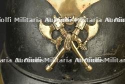 France, lot de deux coiffures de pompiers dites « casquettes de feu ». France, set of two firefighter headpieces known as fire caps. — miniature 6