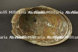 France, casque de sapeur-pompier de Puiseaux, dans le Loiret, vers 1850. France, firefighter helmet from Puiseaux, Loiret, circa 1850. — photo 2