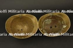 France, casques de sapeurs-pompiers de Vienne et d'Allenay. France, firefighter helmets from Vienne and Allenay. — photo 2