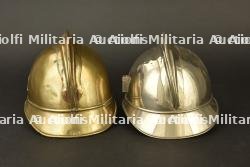 France, lot de deux casques de sapeurs-pompiers de Paris. France, group of two Paris firefighter helmets. — miniature 11