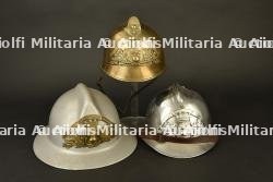 France, lot de trois casques de sapeurs-pompiers de Moselle. France, group of three firefighter helmets from Moselle.