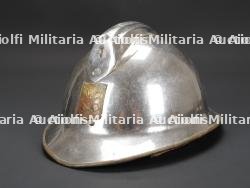 France, casque Adrian modele 1933 de sapeur-pompier de l'Armee de l'air. France, model 1933 Adrian helmet of an Air Force firefighter.