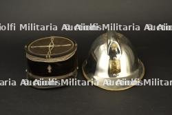France, kepi polo de capitaine et casque Adrian de pompier de l'air. France, captain's polo-style kepi and Adrian Air Force firefighter helmet.
