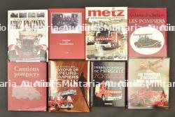 Lot de huit livres consacres aux pompiers et aux vehicules d'incendie. Group of eight books about firefighters and fire engines.