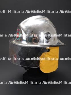 Hong Kong, casque de sapeur-pompier. Hong Kong, firefighter helmet.