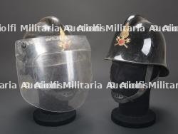 Italie, lot de deux casques de sapeurs-pompiers MISPA. Italy, group of two MISPA firefighter helmets.