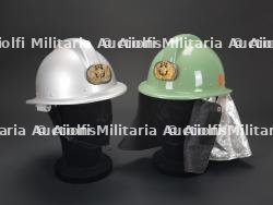 Japon, lot de deux casques de sapeurs-pompiers des annees 1970 et 1980. Japan, group of two firefighter helmets from the 1970s and 1980s.