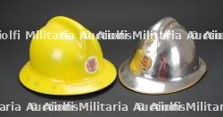 Maroc, lot de deux casques de sapeurs-pompiers. Morocco, group of two firefighter helmets.