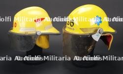 Mexique, lot de deux casques de sapeurs-pompiers. Mexico, group of two firefighter helmets.